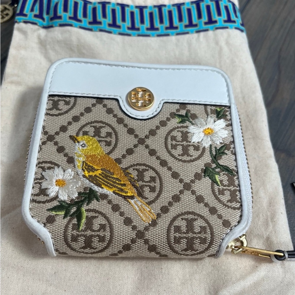 Tory Burch T monogram jacquard bifold Tan and White Embroidered Wallet